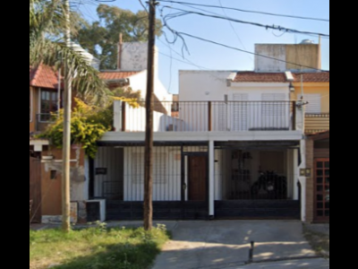 Casas Venta Santiago Del Estero CASA EN BARRIO JARDIN FRENTE A LA PLAZA