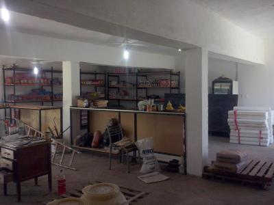 Oficinas y Locales Venta DUEO ALQUILA GALPON 10X10 BARRIO LOS FLORES